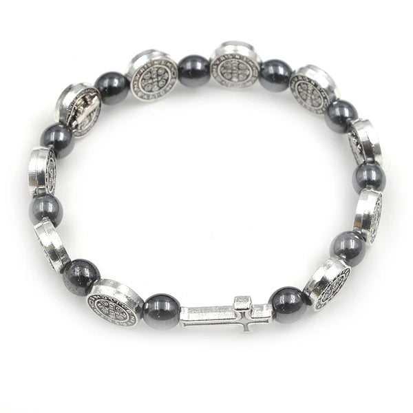 Bracelet de chapelet en argent et noir avec médaillons en relief.