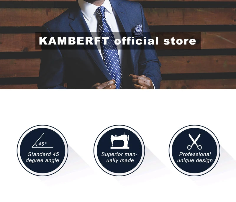 Un homme en costume avec une cravate de soie bleue à motif, faisant la promotion de la boutique officielle KAMBERFT.