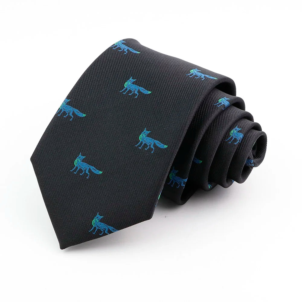 Corbata de seda jacquard negra con patrón repetitivo de criaturas míticas azules.