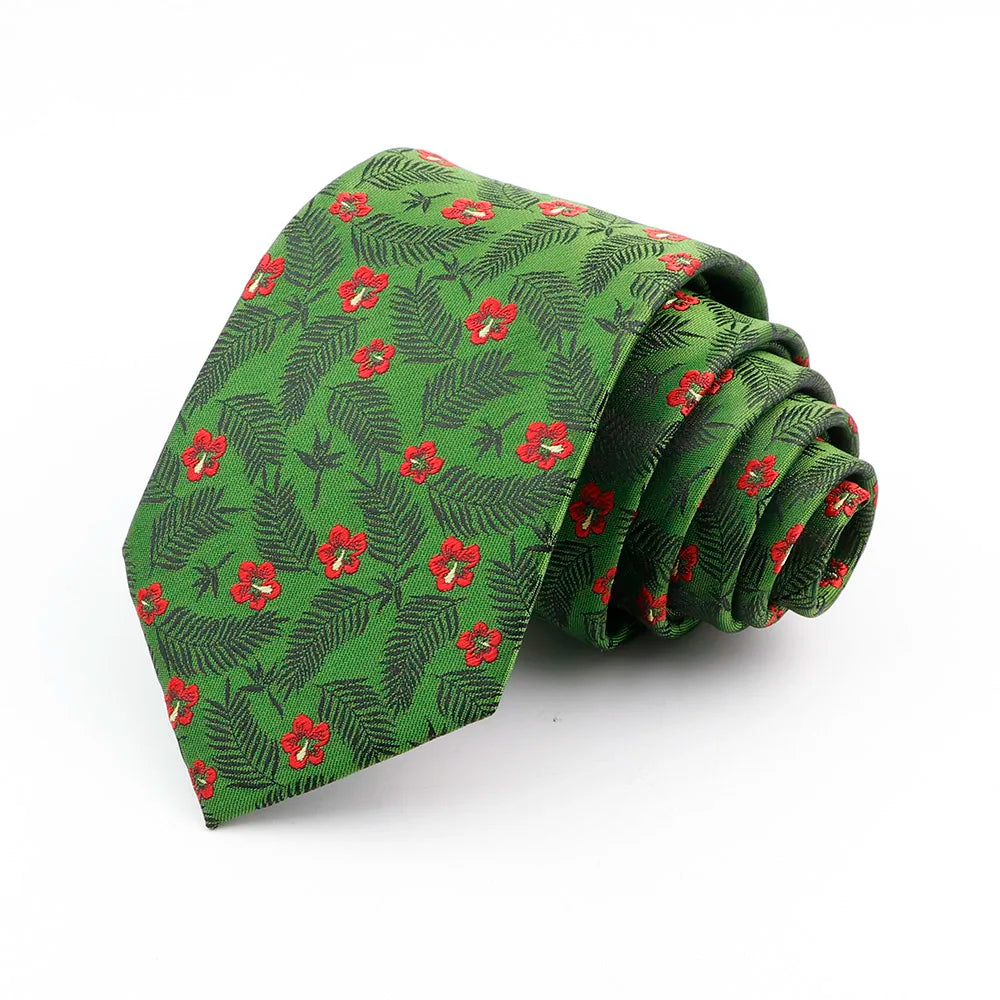 Corbata de seda jacquard verde oscuro con patrón repetitivo de hojas florales rojas.