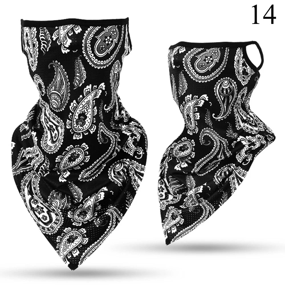 Gafete y balaclava con estampado paisley en blanco y negro