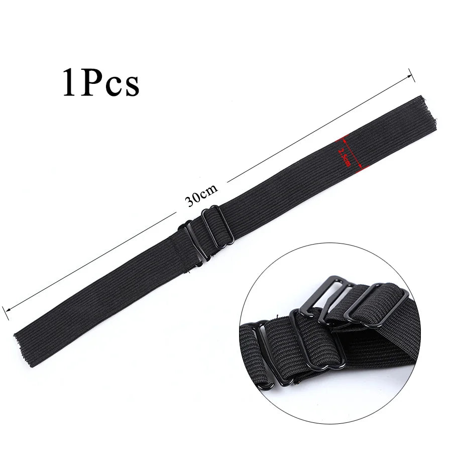 Fleje de peluca negro ajustable con banda elástica de 30cm, mostrado en primer plano del mecanismo de sujeción.