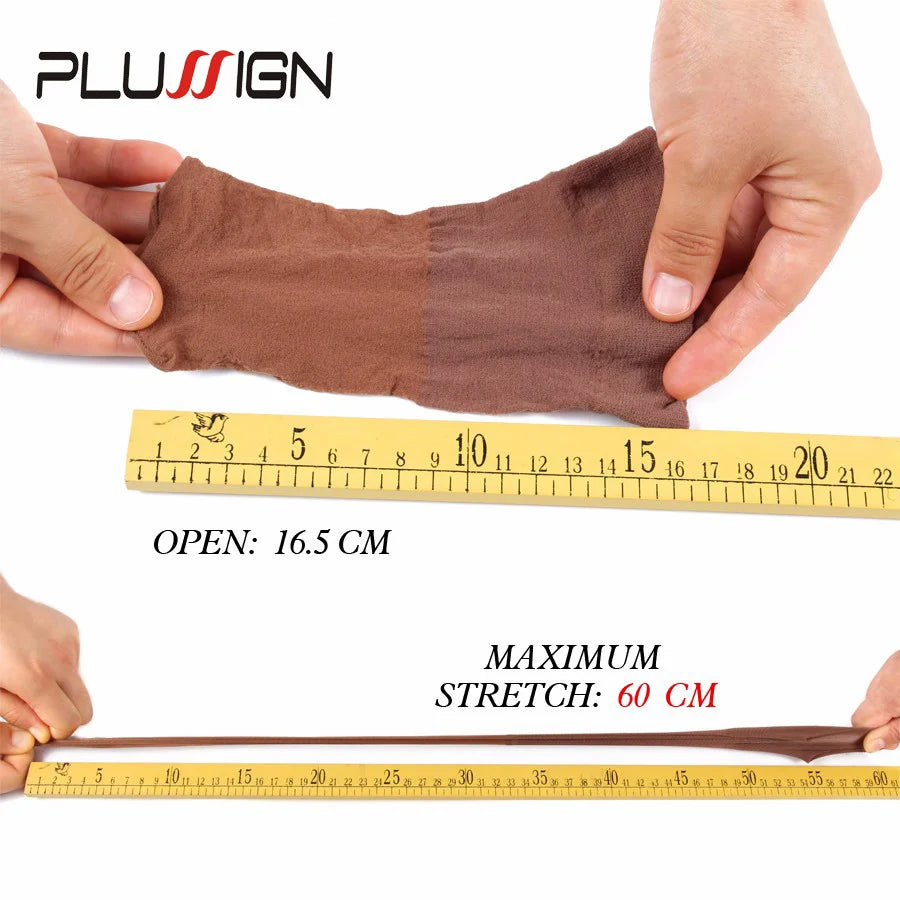 Hands hold a brown stretchable nylon wig cap measuring 16.5 cm and a 60 cm stretch bar.