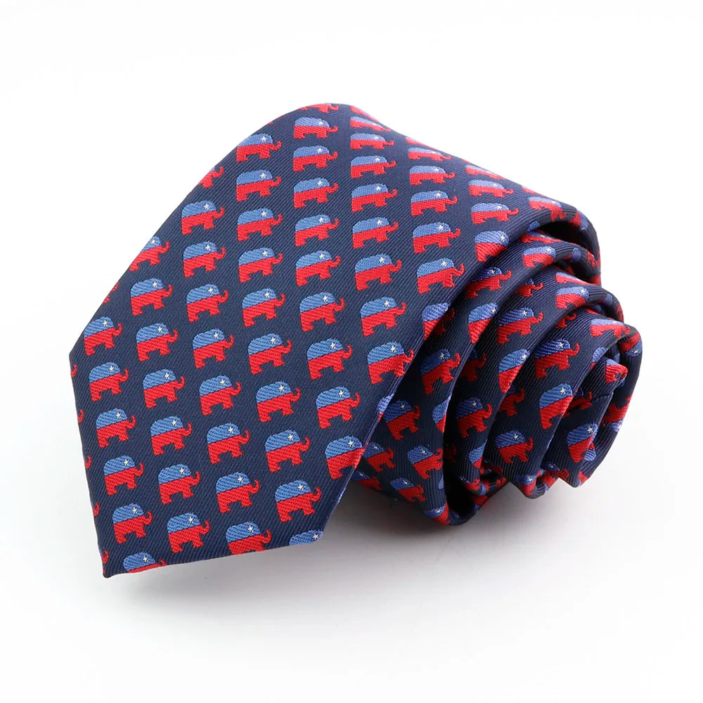 Corbata de seda jacquard azul marino con patrón repetitivo de elefantes rojos.
