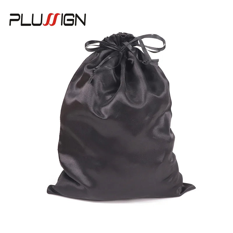 Schwarze Satin-Aufbewahrungstasche mit Knoten oben.