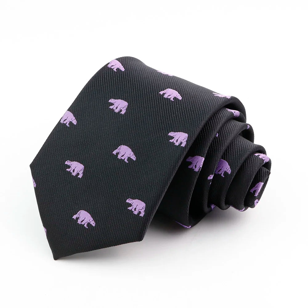 Corbata de seda jacquard negra con pequeño patrón de elefante morado doblada