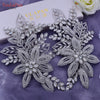 Silberne Strass-Brauttiara mit filigranen Blumen- und Blatendesigns