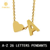 Goldene Initialanhängerkette mit 'A'-Anhänger auf feinem Band.