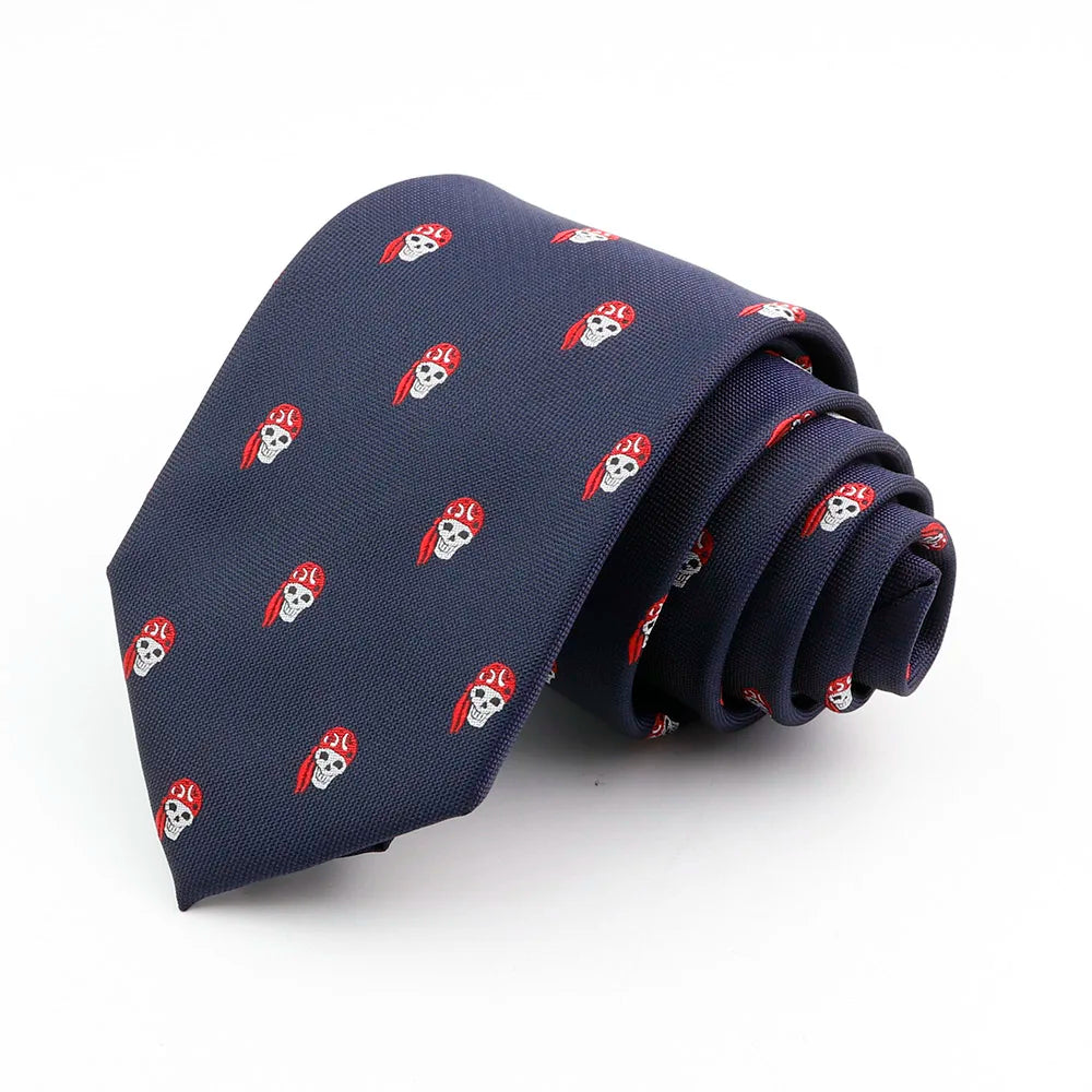 Corbata de seda jacquard azul marino para hombre con patrones repetidos de calaveras rojas