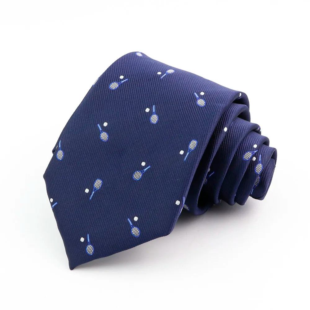 Corbata de seda jacquard azul marino para hombre con pequeños patrones de plumas azul claro