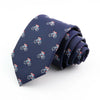 Corbata de seda jacquard azul marino con patrón repetitivo de bicicletas.