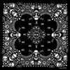 Patrón de líneas en blanco y negro de calaveras y elementos decorativos en tela