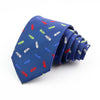 Corbata de seda jacquard azul oscuro para hombre con patrón de hojas rojas, verdes y blancas.