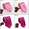 Eine Sammlung rosa und magentafarbener Satin-Halsbinden in verschiedenen Falten und Farben.