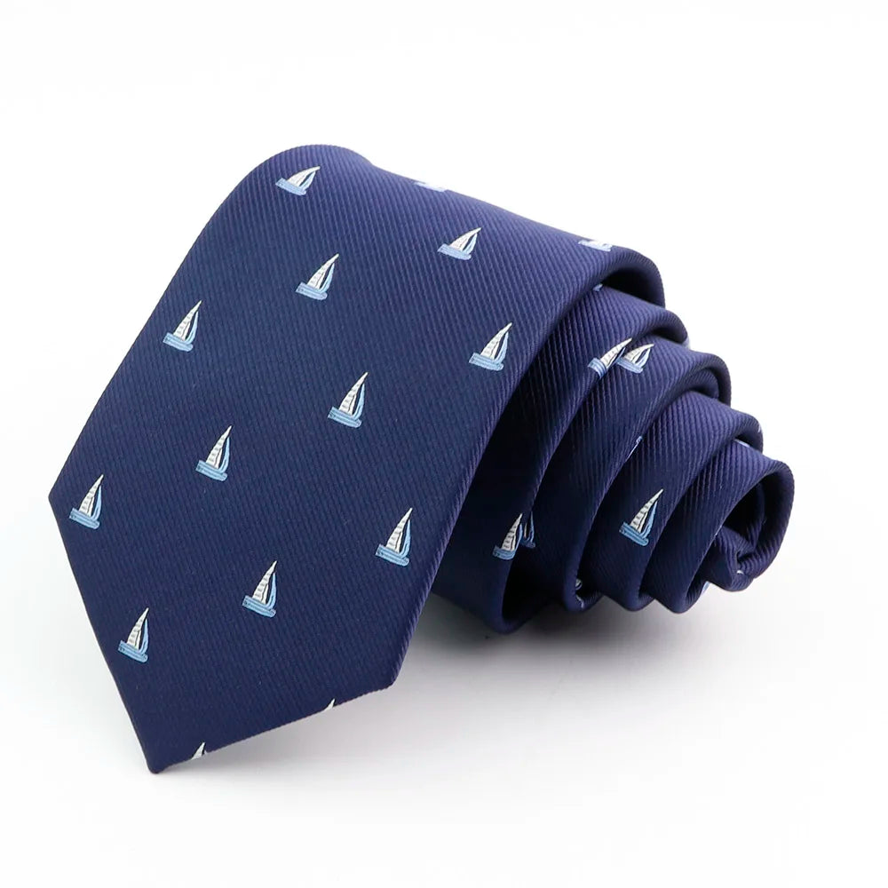 Corbata de seda jacquard azul marino para hombre con patrón repetitivo de velero