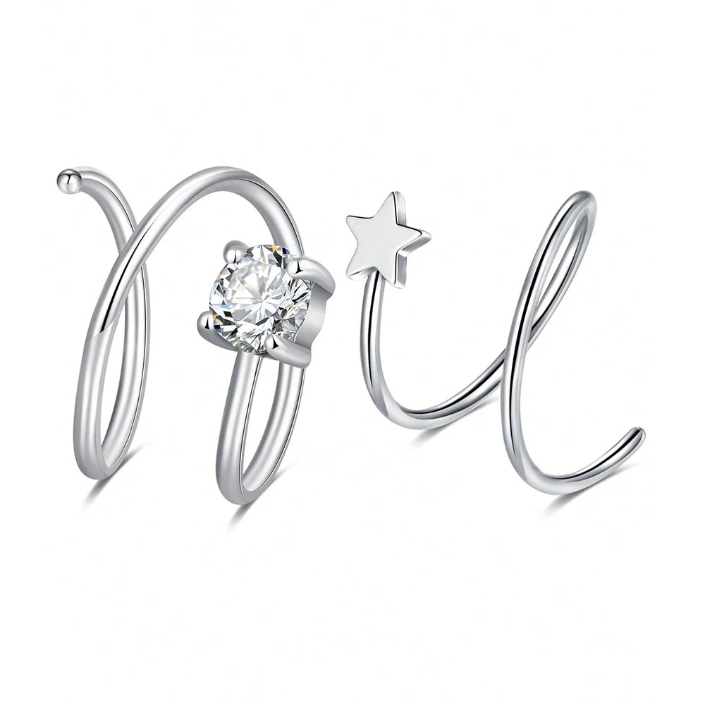 Aretes de aro dobles plateados con dije de estrella y piedra redonda tallada en diamante.