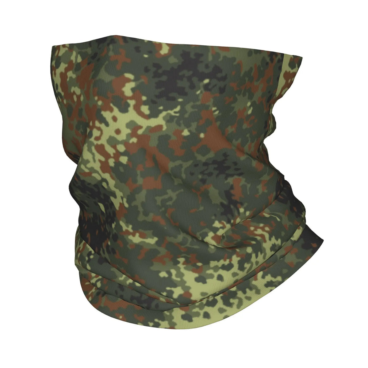 Una bufanda de cuello de camuflaje en tonos verdes y marrones, mostrada drapeada alrededor del cuello.