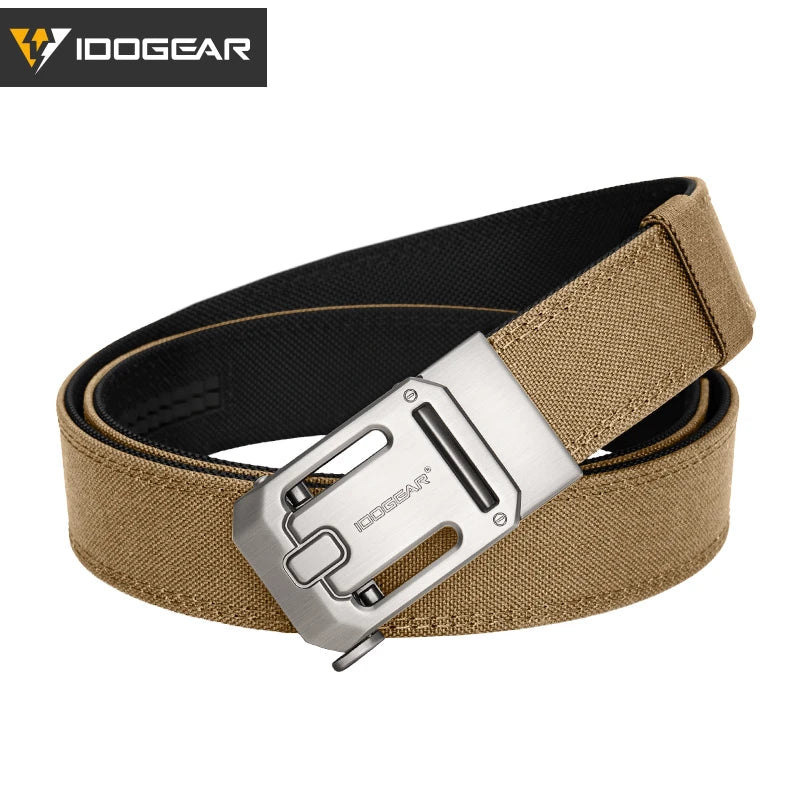 Ceinture tactique en cuir fauve avec boucle argentée, vue de dessus.