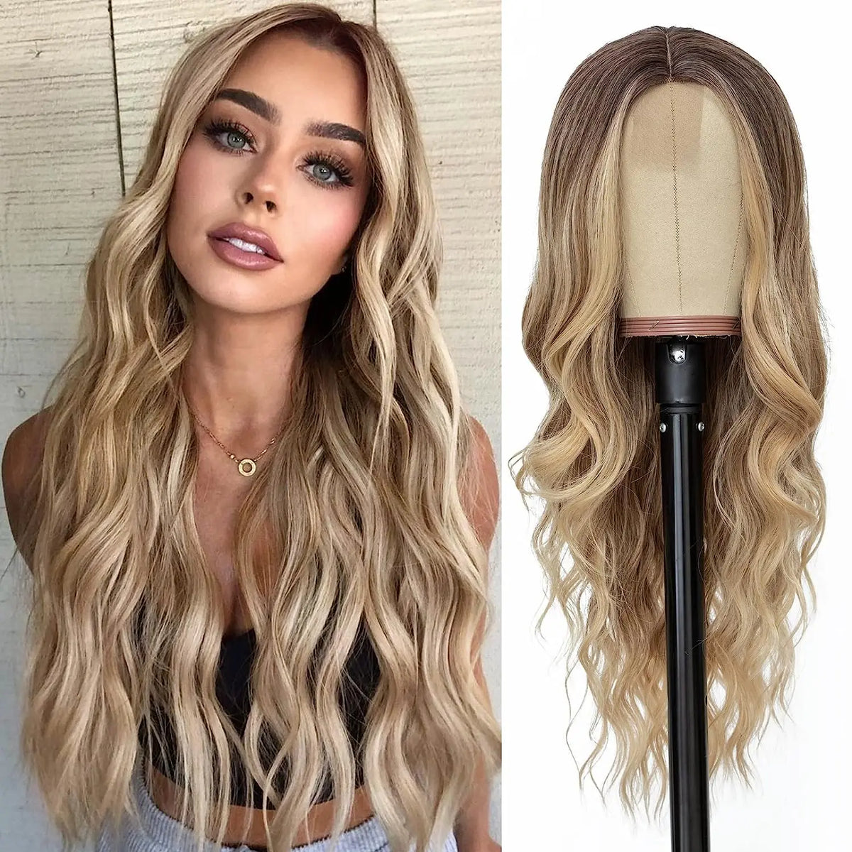 Una modelo muestra una peluca sintética larga y ondulada en cabello rubio con reflejos naturales.