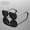 Une paire de lunettes de pilot noires avec une monture métallique vintage et des branches ton or.