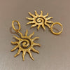 Collier fleur soleil spiral plaqué or avec perle et anneau de saut.