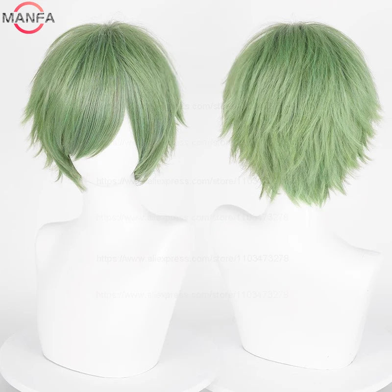 Un par de piezas de cabello postizo verde corto y en capas, exhibidas en una cabeza de maniquí blanca.