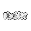 Broche émail noire avec le texte "idk ask Jesus" dans une police blanche délavée