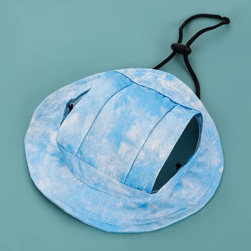 Chapeau/casquette à tie-dye bleu clair avec sangle noire pour chiens et chats