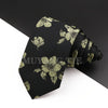 Schwarzes Luxus-Business-Krawatte für Herren mit goldenem Blumen-Paisley-Muster, gerollt.