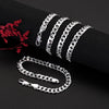 Un ensemble de colliers et bracelets en argent sterling, présentés sur un fond noir.