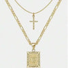 Collier pendentif lettre W en or avec un charm croix sur une chaîne délicate