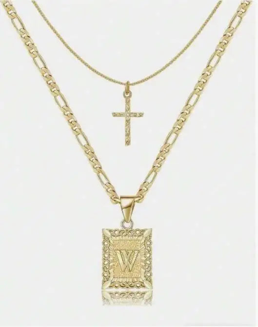 Collier pendentif lettre W en or avec un charm croix sur une chaîne délicate