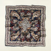 Reichhaltig gemusterter Satin-Seiderschal mit Leopardenmuster und kunstvollen Bordüren.