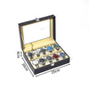 Offene schwarze Leder-Uhren-Displaybox mit mehreren Uhren darin