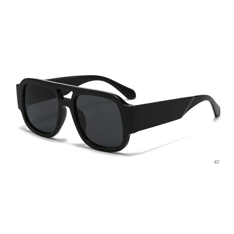 Gafas cuadradas retro negras de doble puente, mostradas desde la vista frontal.