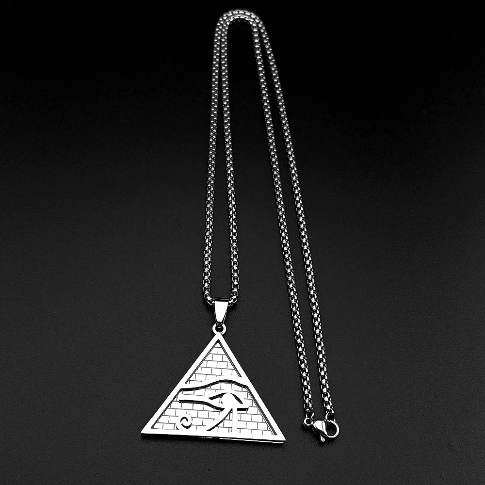 Collar de plata con colgante del Ojo de Horus egipcio en forma triangular