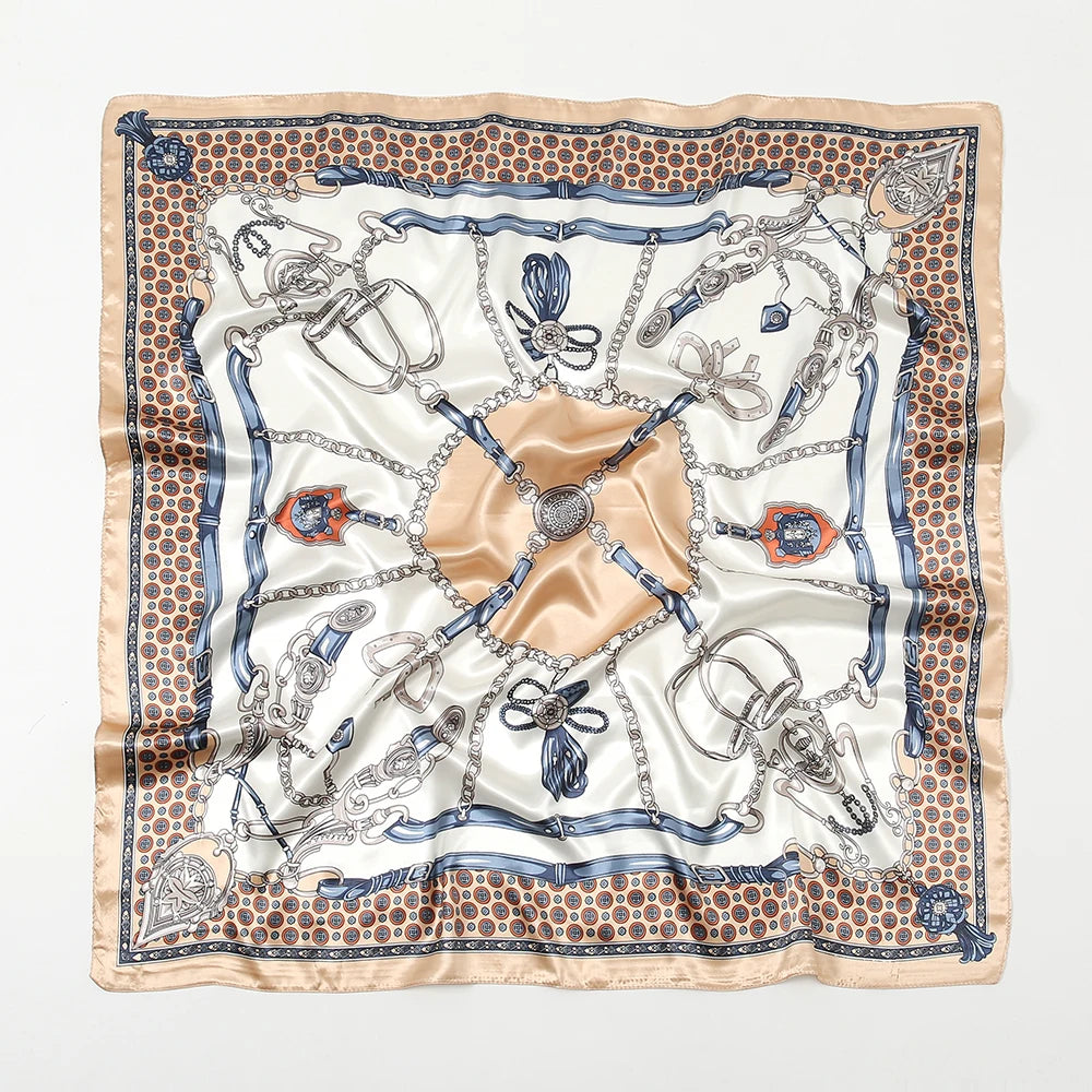 Seidene Seiderschal mit aufwendigem Leopardenmuster und gold-blauen Details