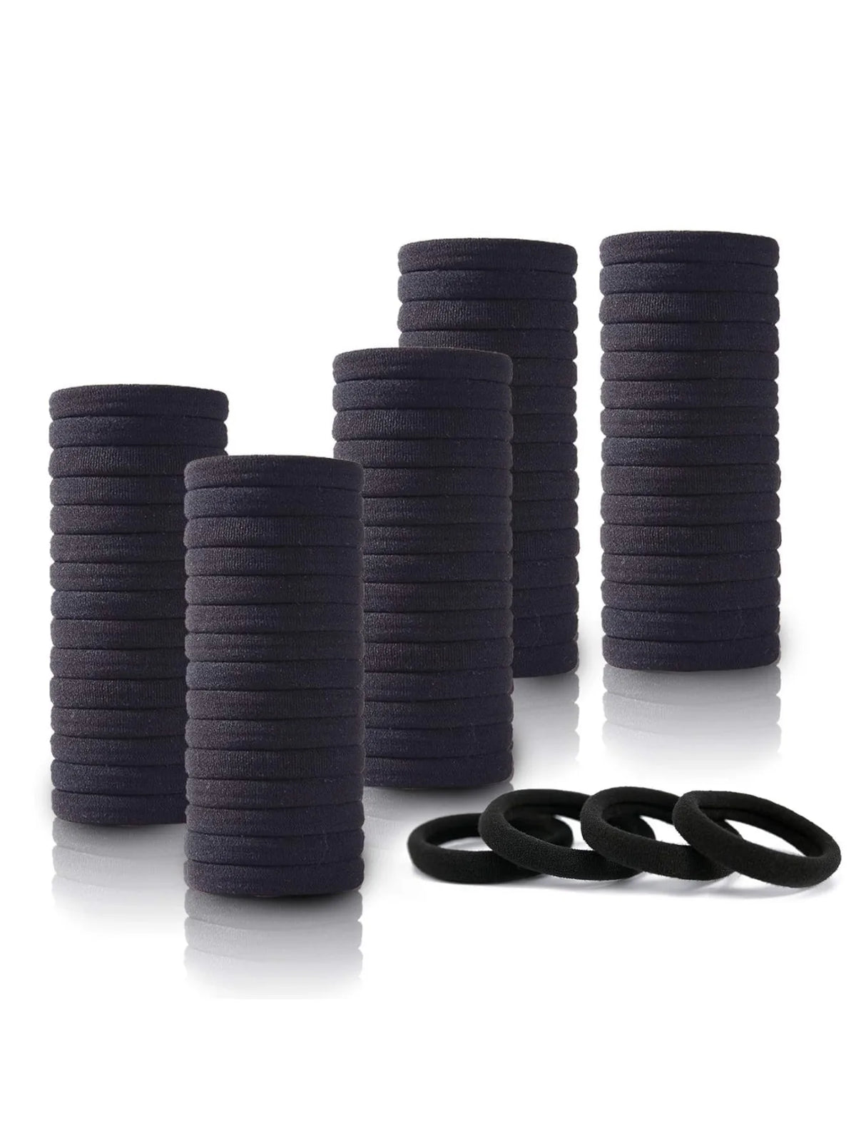 Collection de élastiques pour cheveux gris foncé en tissu, empilés en colonnes cylindriques et plusieurs anneaux noirs lâches