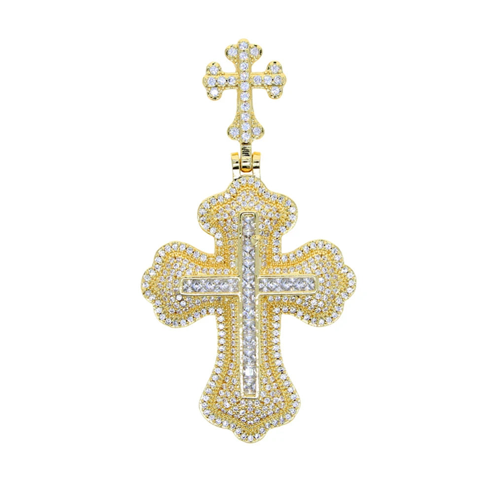 Pendentif croix ton or, incrusté de pierres claires et jaunes.