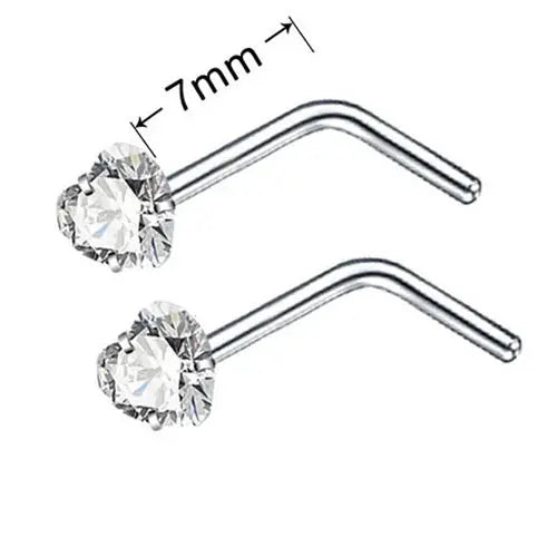 Un par de pendientes en forma de L de acero inoxidable con una gema cortada en diamante y una medida de 7 mm.