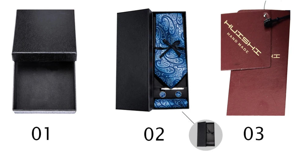 Drei Ansichten eines eleganten Herren-Krawattensets: eine schwarze Box, eine offene Box mit blauem Musterkrawatte und ein kas