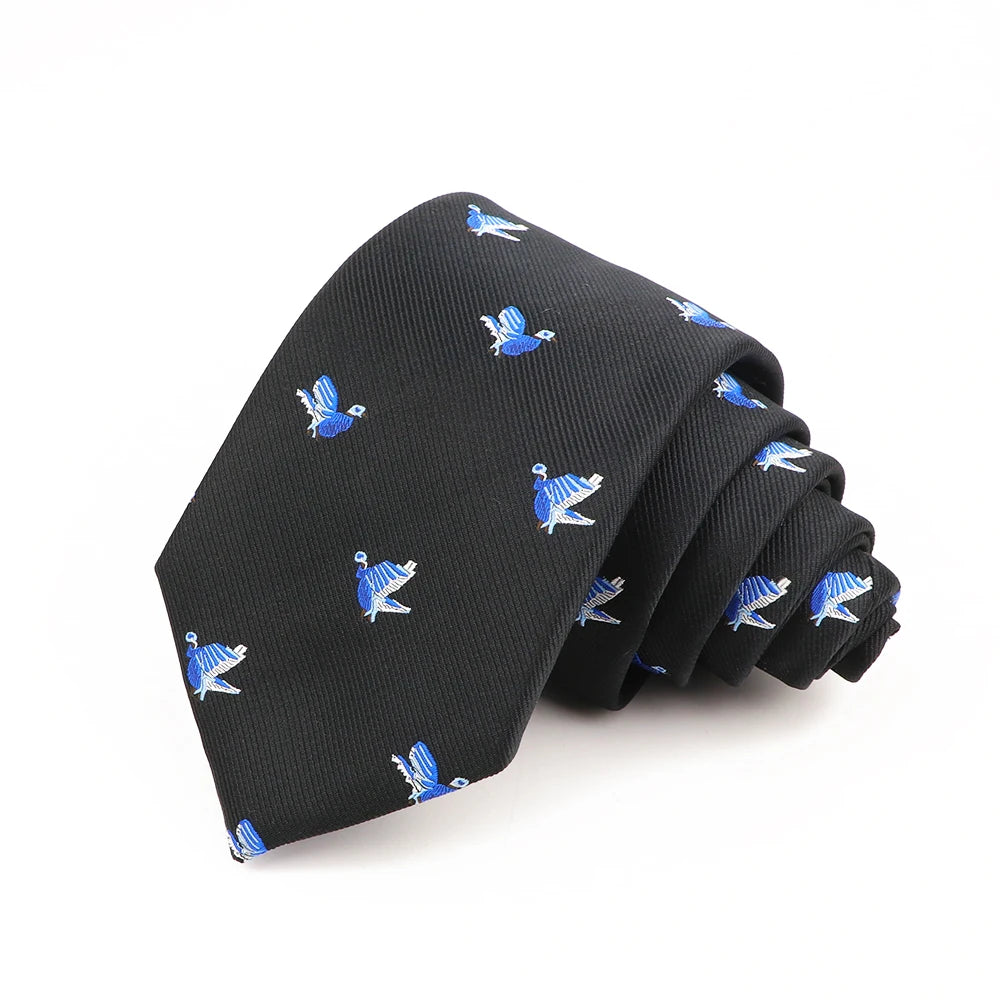 Corbata de seda jacquard negra con pequeños patrones de pájaros azules