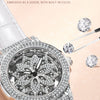 Gros plan d'une montre argentée avec des cadrans incrustés de cristal autrichien imitation et un boîtier serti de diamants.