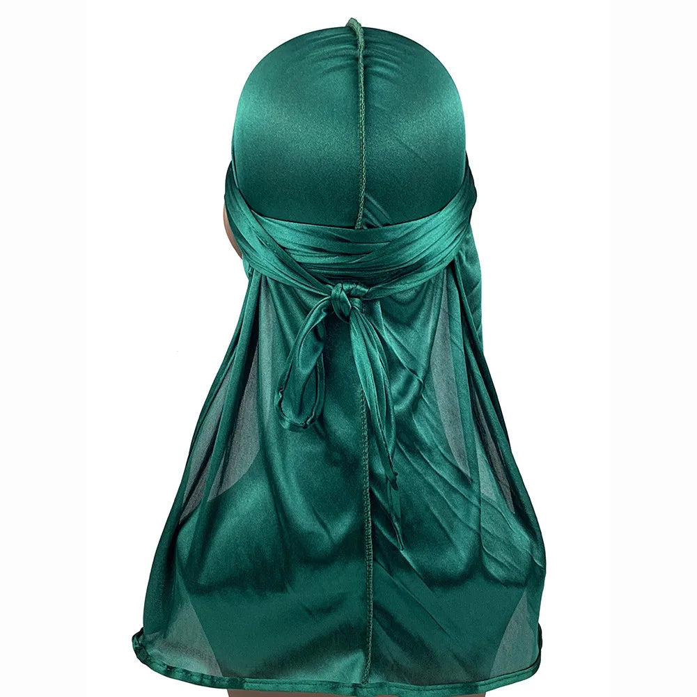 Bandana turbante de seda color verde azulado para hombre, visto desde atrás.