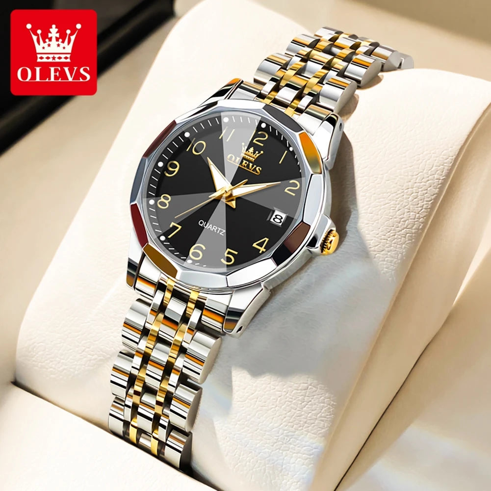 Silber- und goldfarbenes Quarz-Armbanduhr mit schwarzem Zifferblatt und Metallarmband auf weißem Untergrund.