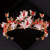 Tiare et couronne en strass or avec motifs floraux et papillons, accents rouge et blanc