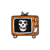 Email-Nadel mit Vintage-Fernseher und Totenkopf-Gesicht auf dem Bildschirm