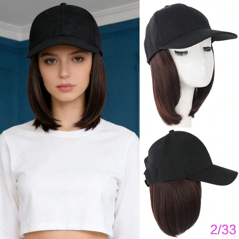 Gorra de béisbol negra y ajustable de cabello sintético, mostrada en maniquí y usada por una modelo.