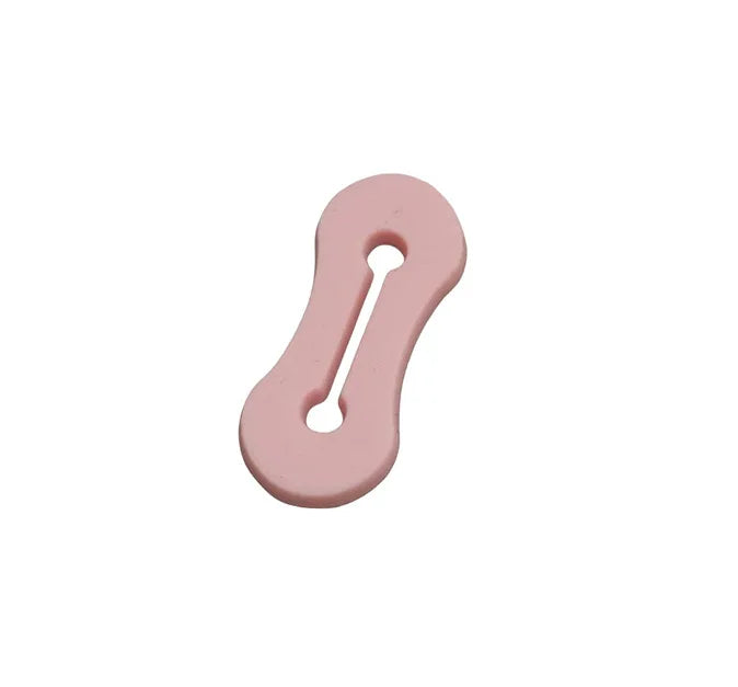 Hebilla de manga de camiseta rosa ajustable con forma alargada y suave.
