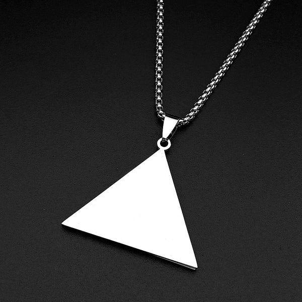 Silberkette mit dreieckigem Anhänger in Form des ägyptischen Horus-Auges